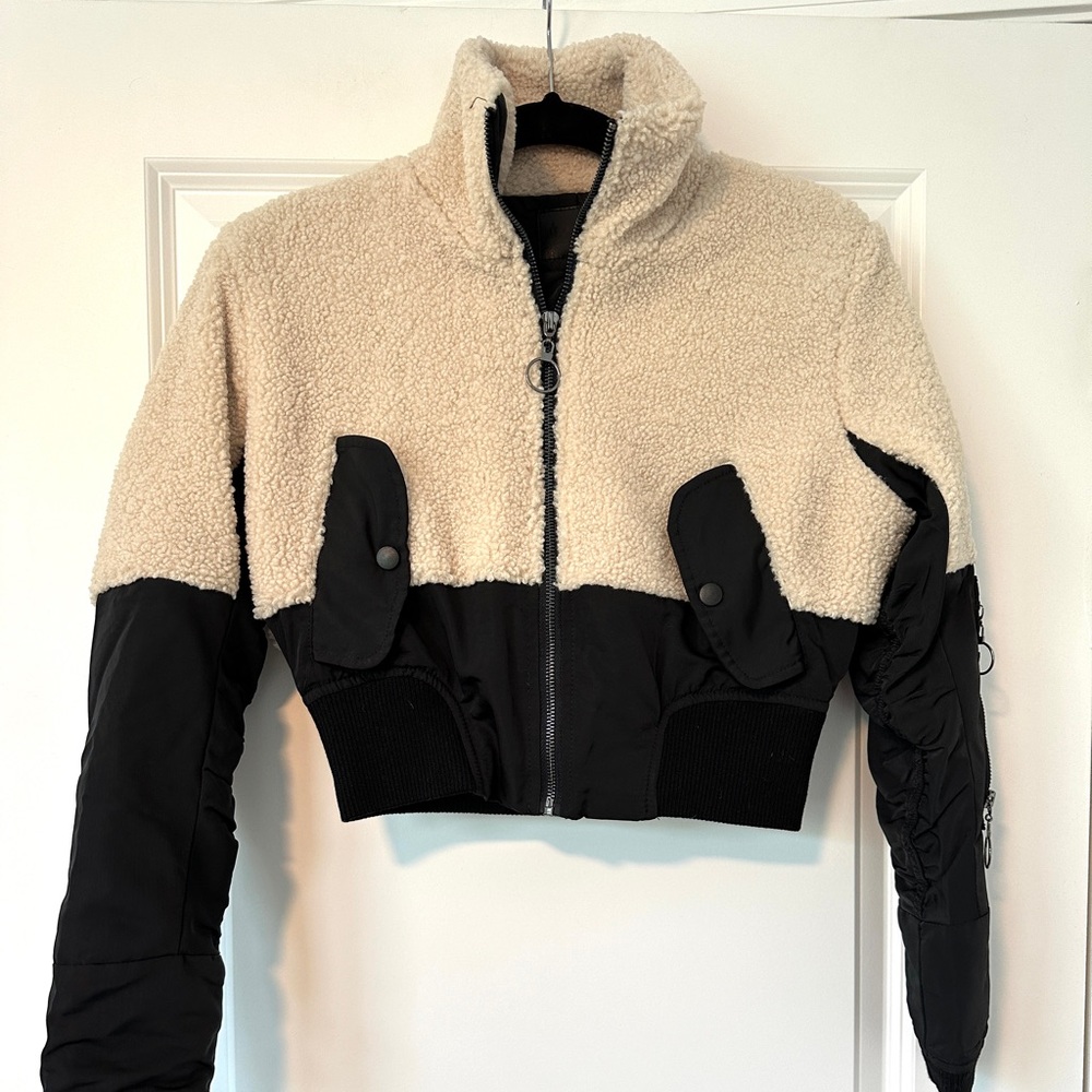 Lala Anthony Cropped Black and Cream Jacket Size Small